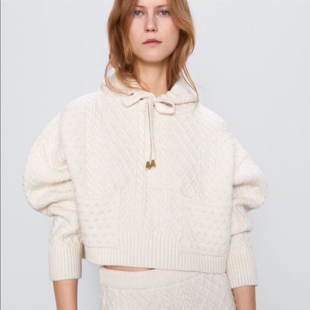 Zara cream hoodie knit sweater very cute and can be used any season